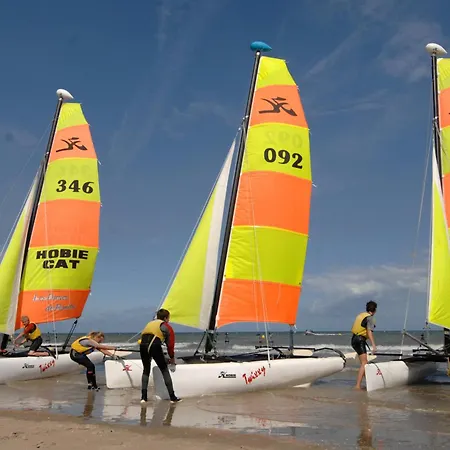 Evancy Les Peupliers فندق